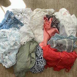 COASTAL COWGIRL BUNDLE (shorts,dresses,tops)
over $350 value!!
Mix of S/M
